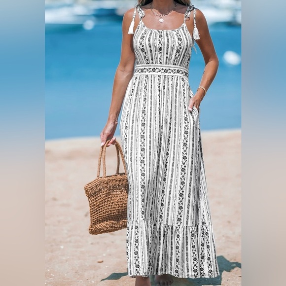 Cupshe Knotted Strap Floral Maxi Dress - Picture 5 of 8